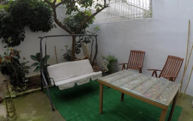 73sq Apt near Athens and Piraeus port with backyard