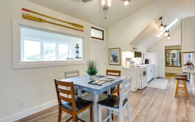 Sheboygan Getaway w/ Deck + On-site Lake Access!