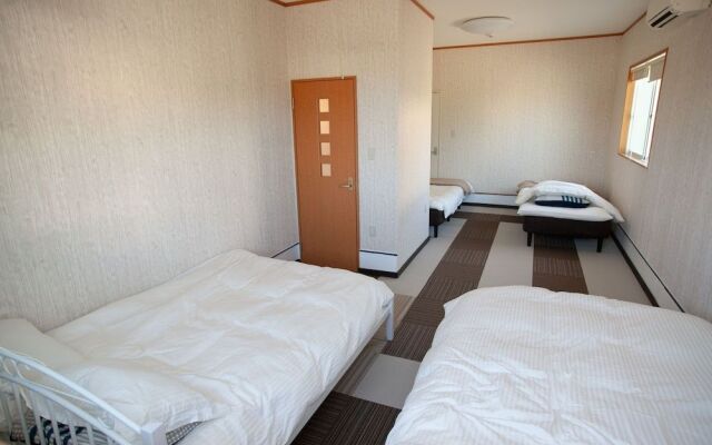 Ishigakijima Sunflower House - Hostel