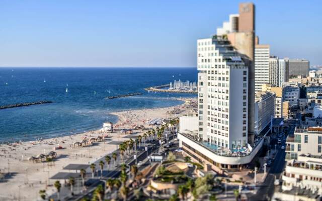 Full Sea View on The Beach With Balcony