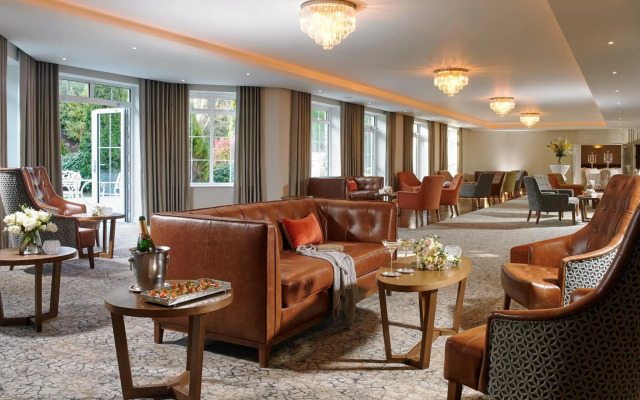 Hodson Bay Hotel