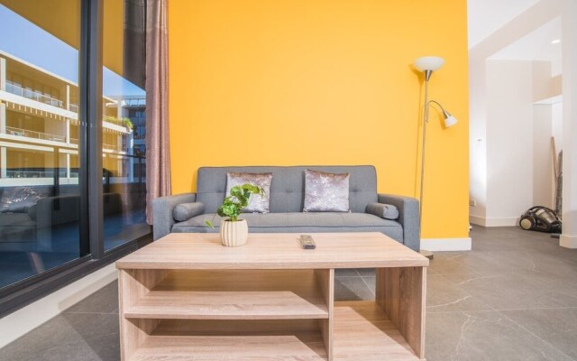 Relaxing Parramatta Apartment With Parking