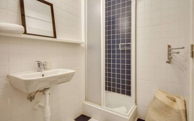 Charming, Light-filled Loft Apartment in Alfama