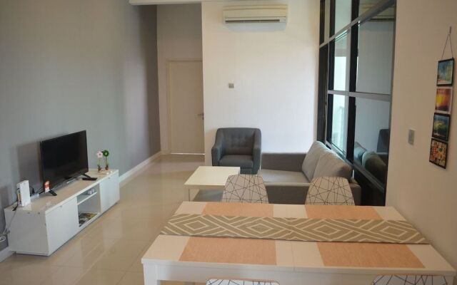 Elegant Living At loft Imago KK