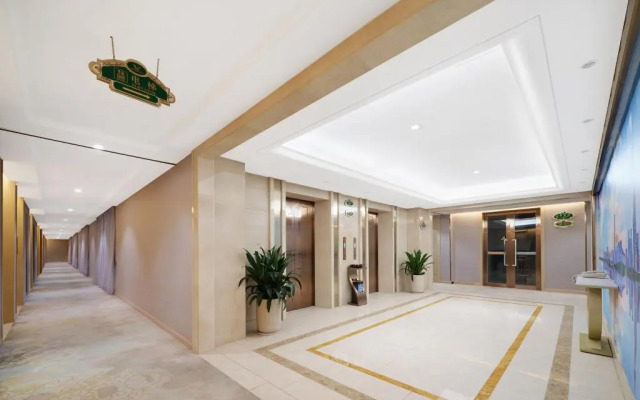 Vienna International Hotel (Shenzhen Huizhanwan Center)