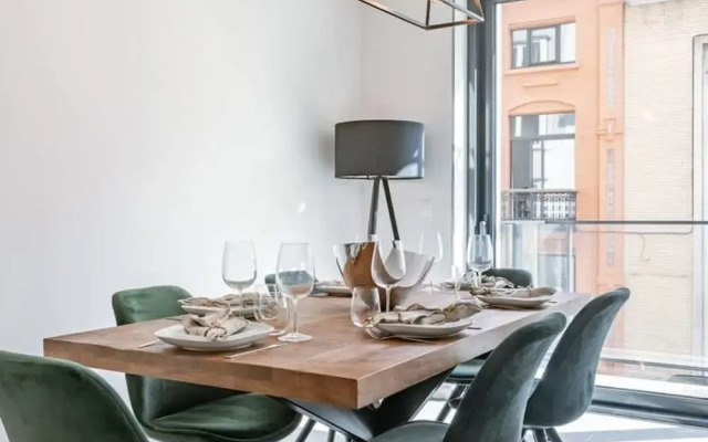 Modern Apartment for up to Five People