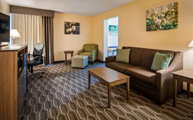 Best Western Plus Yadkin Valley Inn & Suites