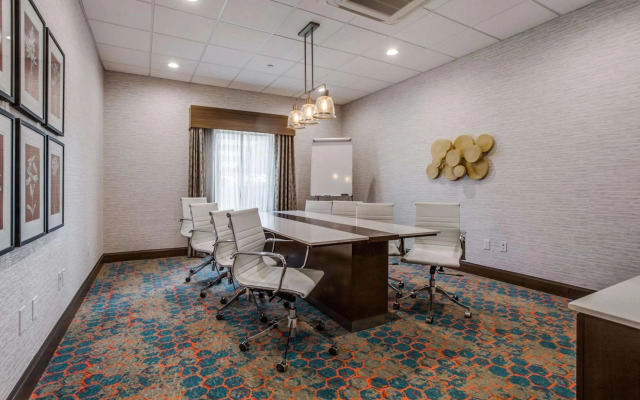 Hampton Inn & Suites North Dallas Central Expy