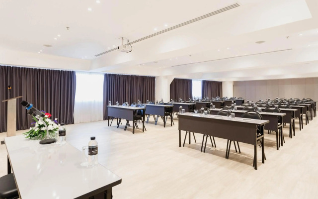 Thomson Hotel Huamark