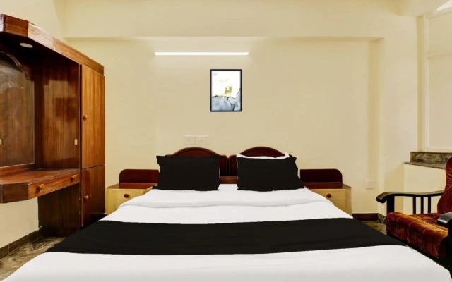 OYO 15837 Hotel Rvee's Regency
