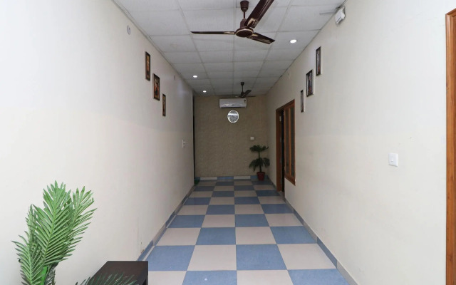 Gold Star Suits By OYO Rooms