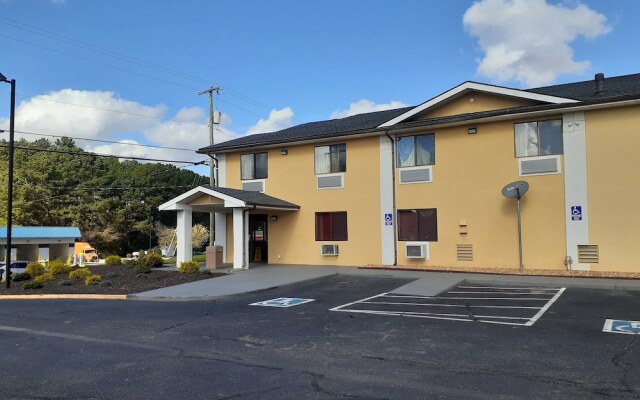 Super 8 by Wyndham Farmville
