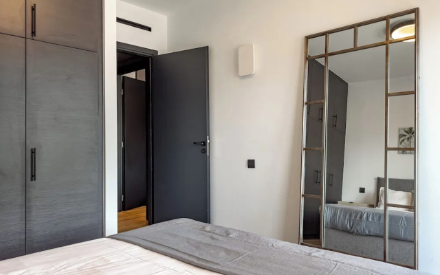 Phaedrus Living Apollo Skyview Penthouse