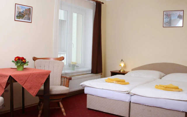 Hotel Aaron