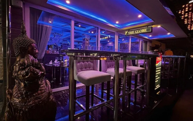The Globe Hotel Bar and Restaurant