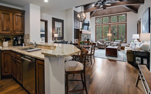 Arrowhead Village Condo - 206 Seasons Lodge