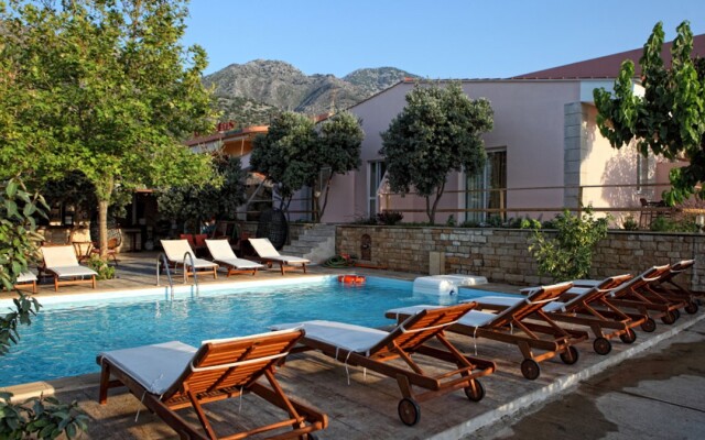 Niriides Beach Hotel