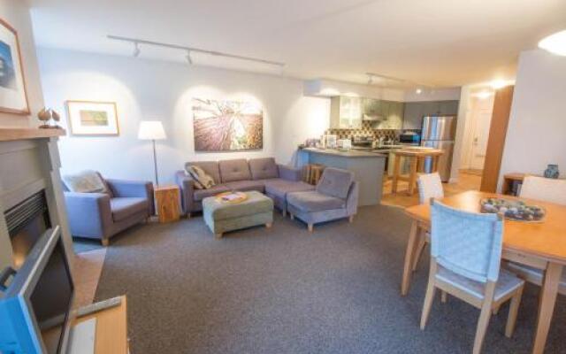 Luxury 2BR Oceanfront Condo by OnlyBC 201