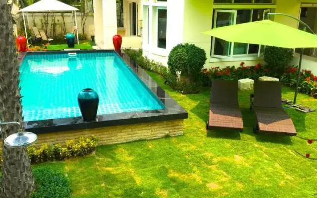 Nonthaburi Luxury Pool Villa