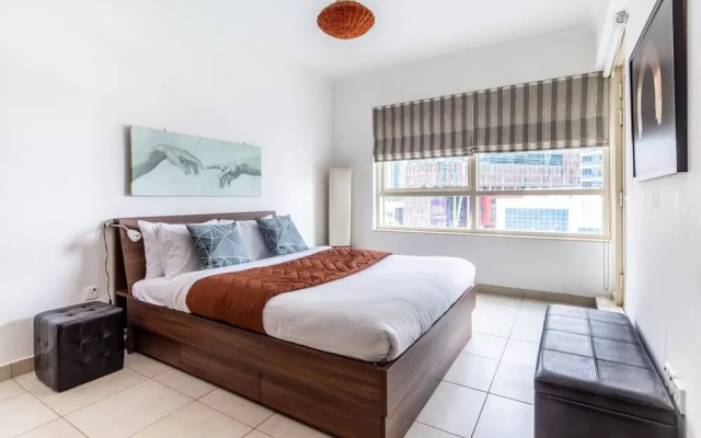 Unique & Stylish 1BR w/ Incomparable Marina Views!