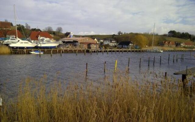 Ferienhaus Boddenkiek mit Wasserblick in Seedorf