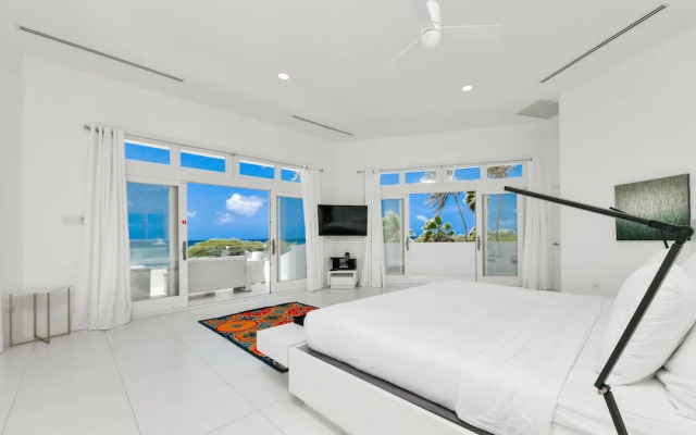 Ocean Front 7-bedroom 7-bath Sunset Views Malmok!