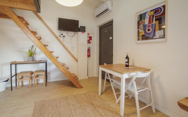 Mezzanine Stylish Apartment T