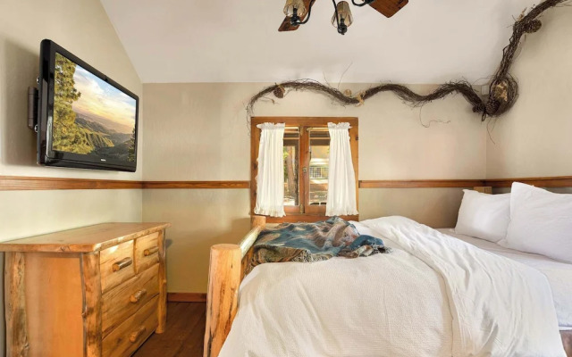 Whispering Pines Walk to Bear Mountain!