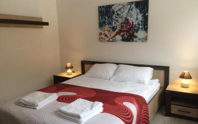 Apartment Mona Warsaw przy stacji metra