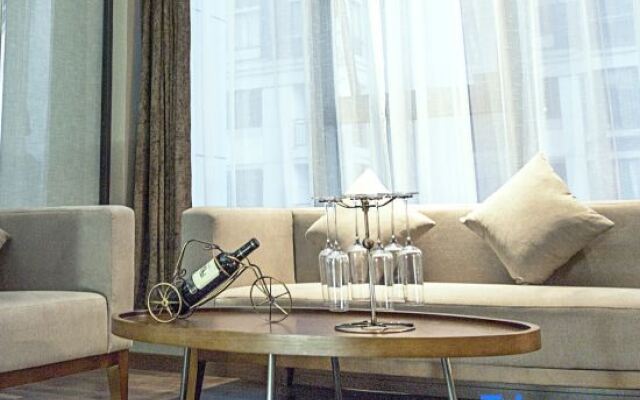 Elong R.YUN Hotel (Zhangshu Fortune Times Plaza)