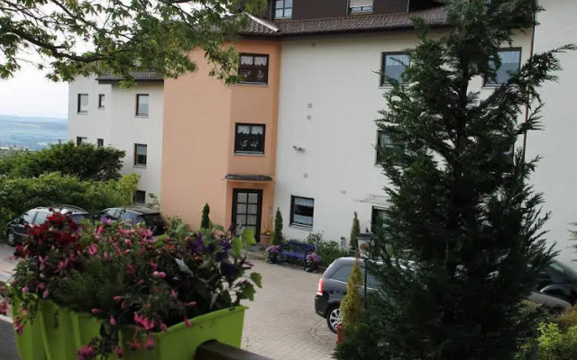 Kastanienhof Apartment und Restaurant