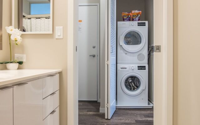 1 BR & 2 BR Apt in Central Business District by Frontdesk