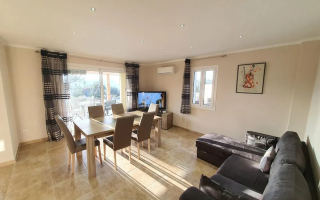 T3 Piscine Avec Jardin Proche St-florent