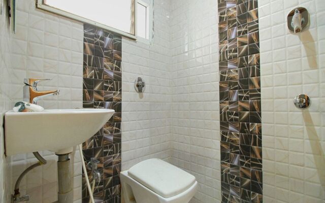 OYO 15948 Hotel Srees