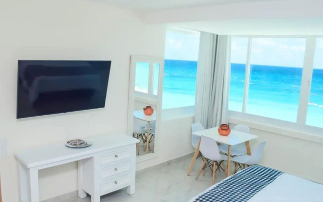 Oceanfront Studio Magnificent Views