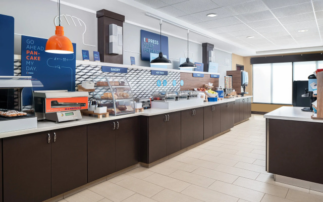 Holiday Inn Express And Suites Midland