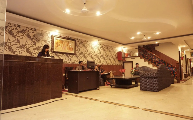 Hotel Royal Holidays – Lobby – Delhi
