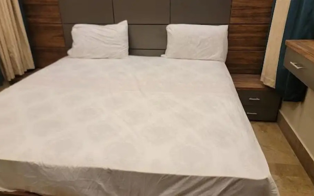 Karachi Travelodge Guest House