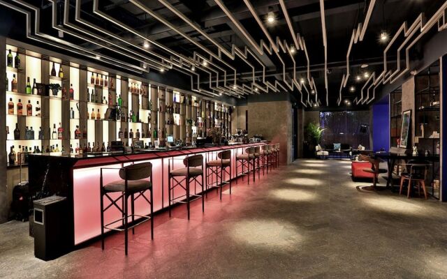 Hangzhou Vline Hotel