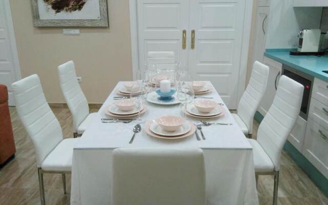 Apartment With 2 Bedrooms in Sevilla, With Wifi