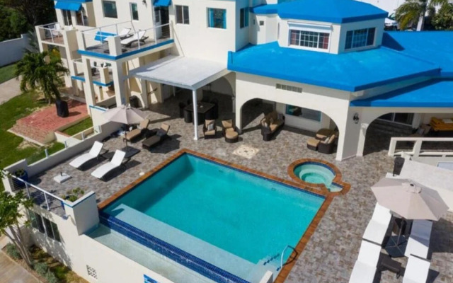Sunny Vacation Villa 96