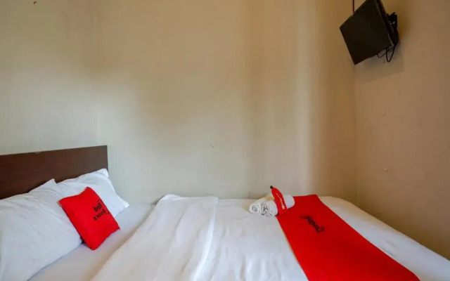 RedDoorz near Stasiun Tawang Semarang