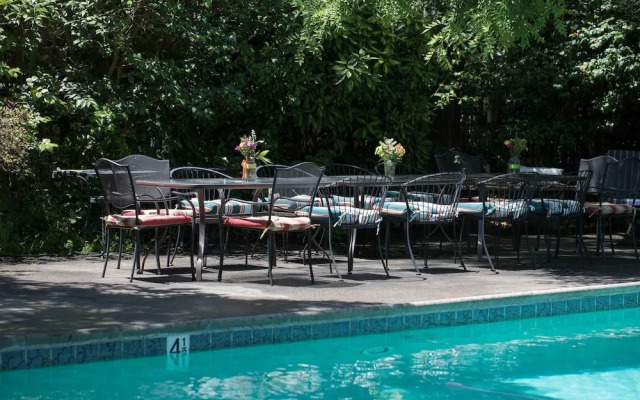 Camellia Inn