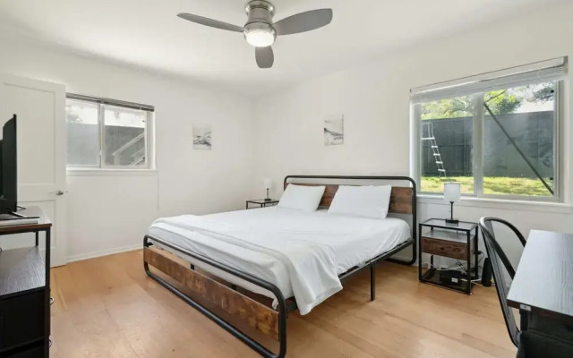 Quiet 4 Bedroom Home Located off Sola