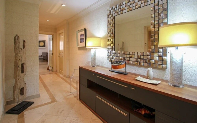 Beachfront luxury modern 2-bed apt with pool by BSL Rentals