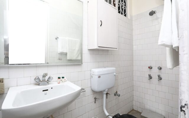 OYO 13269 Home Cozy 1RK Near Library Chowk