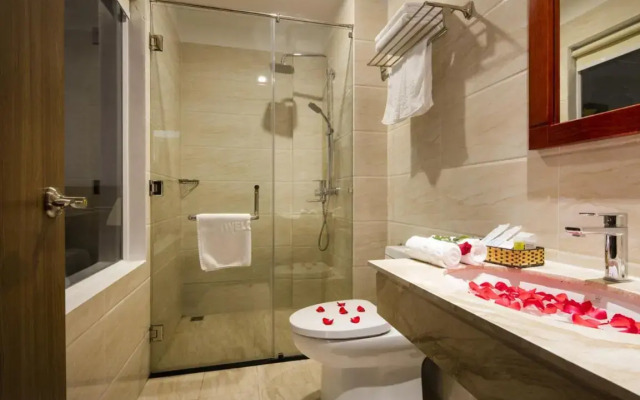 Maple Leaf Hotel & Apartment