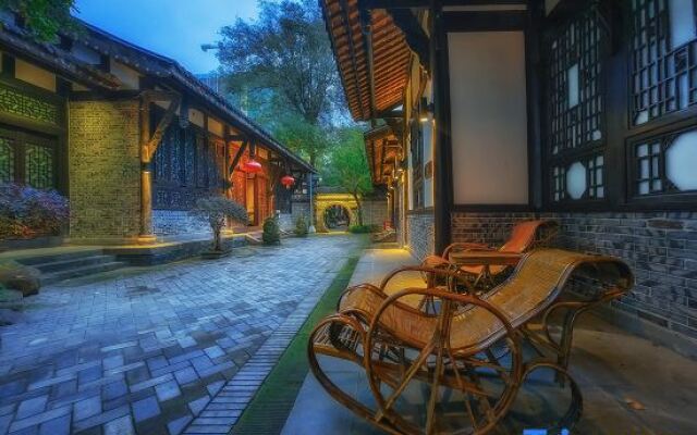 Chengdu Courtyard Hotel