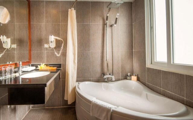 May De Ville Corner Hotel