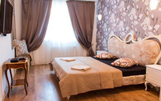 Apartment on Melnikova Street